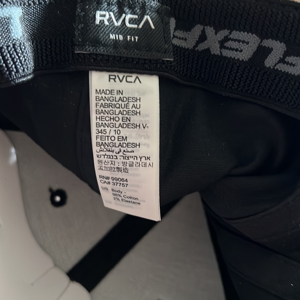 RVCA - Picture 2 of 4